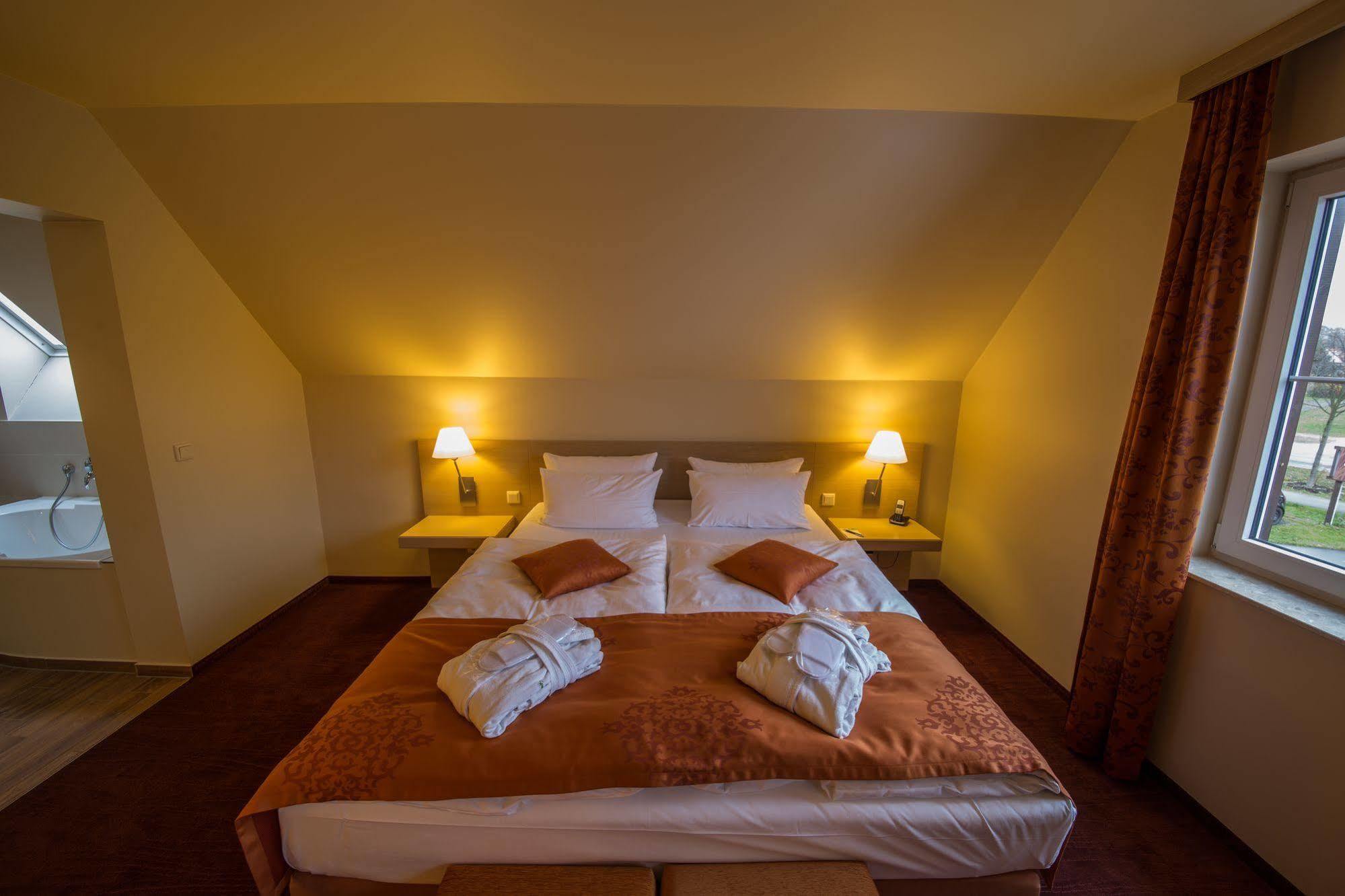 Logis Hotel Kur- Und Wellnesshaus Spree Balance Burg  Esterno foto